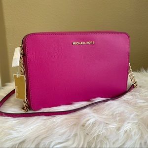 Last one✨new Michael Kors jet set travel EW crossbody bag